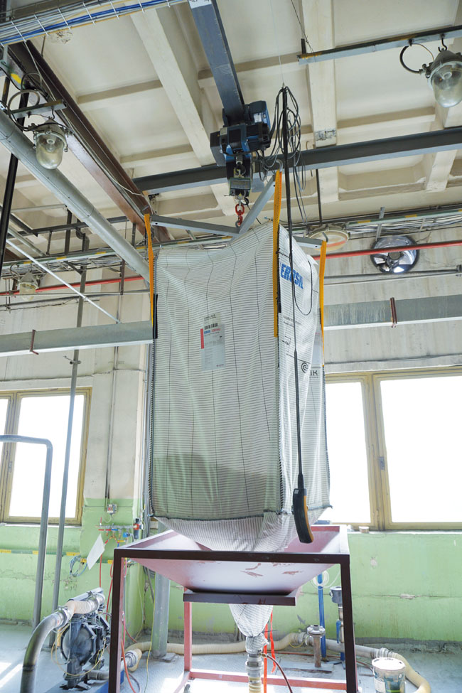 Chemolak stavia na moderné riadiace systémy aj robotiku - obr1